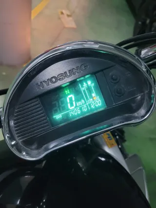 Moto Hyosung Negra