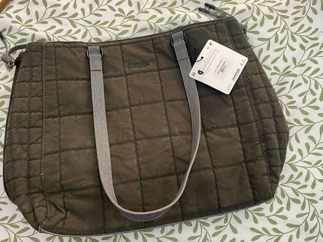 Bolso Desigual acolchado verde y gris