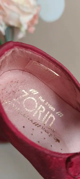 Merceditas rojas niña.