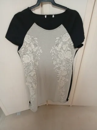 Vestido negro con estampado floral