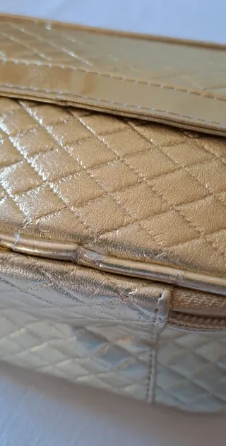 Pochette oro effetto trapuntato