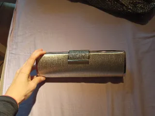 Bolso de fiesta plateado. Usado una vez.