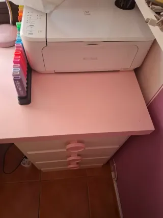 Scrivania per bambini rosa e bianca