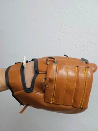 Guante de béisbol de cuero marrón