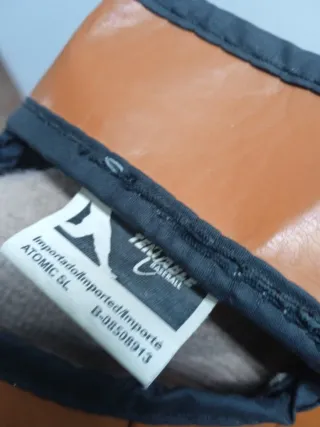 Guante de béisbol de cuero marrón