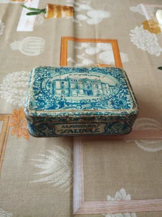 Cajas antiguas y figura de toro regalo anillo