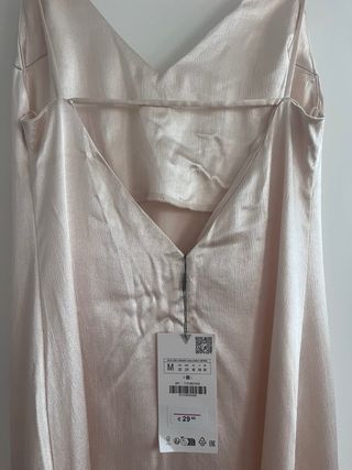 Vestido satinado beige