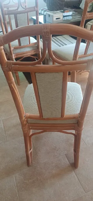 Mesa redonda cristal y 6 sillas ratán