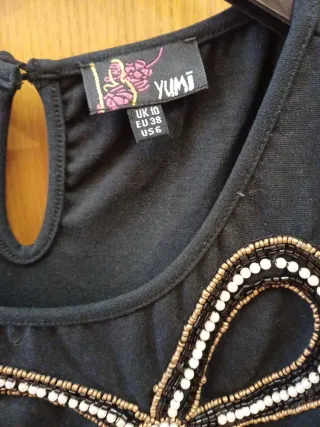 Vestido fiesta corto negro con lazo dorado y perla