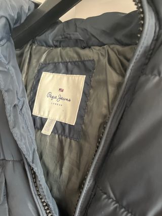 Anorak Pepe Jeans Talla M Gris es de plumas