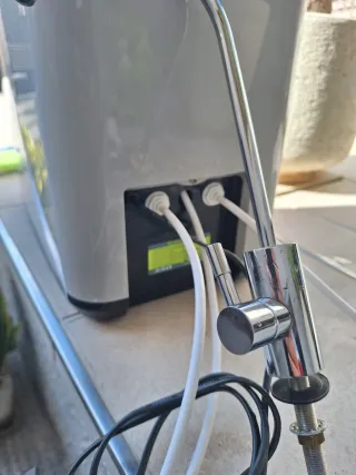 EQUIPO DE OSMOSIS COMPACTO CON MOTOR Y GRIFO.