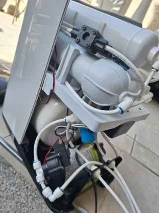 EQUIPO DE OSMOSIS COMPACTO CON MOTOR Y GRIFO.