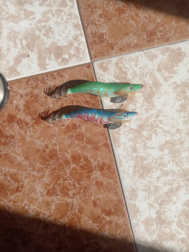 Carrete de  pesca con bobina extra y 2 poteras