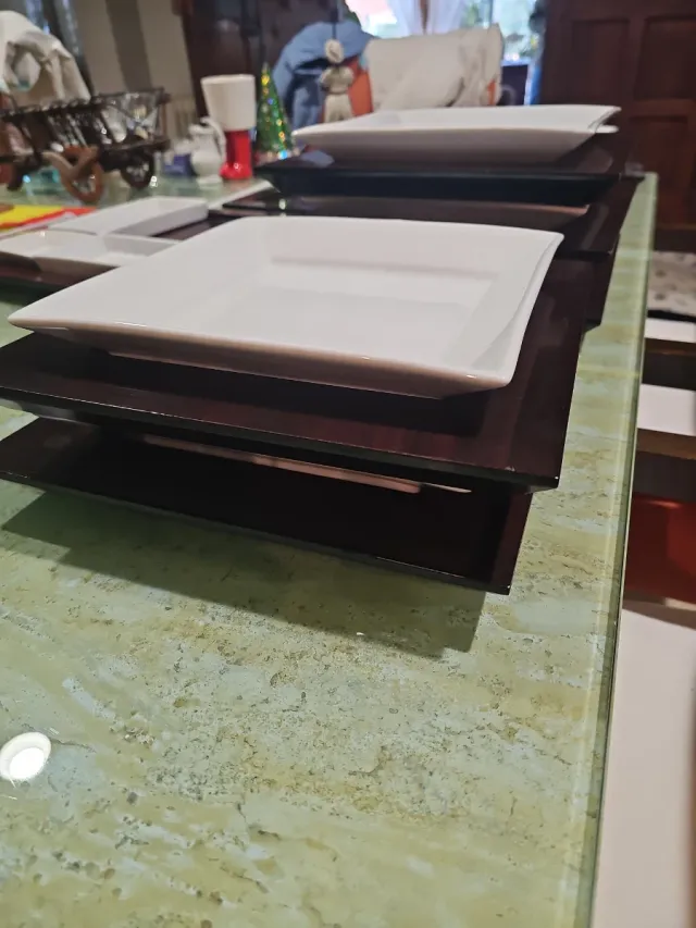 Plato cuadrado blanco con bajoplato