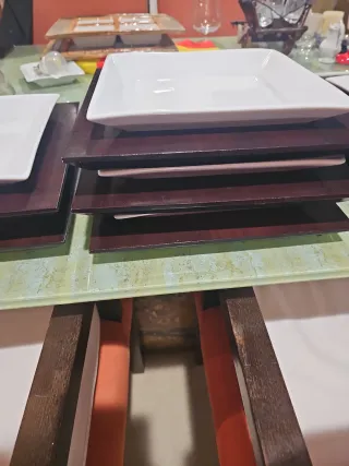 Plato cuadrado blanco con bajoplato