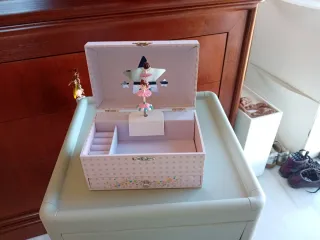 Joyero bailarina con música