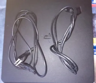 PS4 (PlayStation 4) + 4 Giochi + Controller