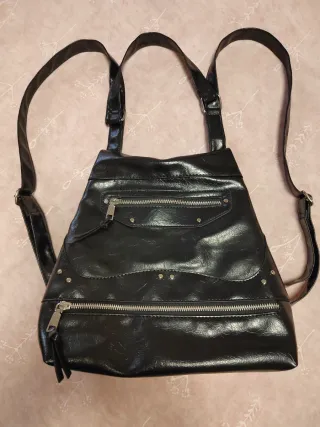 Mochila bolso con bolsillo trasero