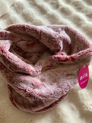 Conjunto Miya: Bolso y Cuello Pelo Rosa