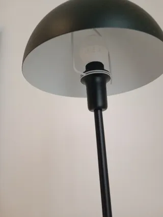 Lámpara de mesa negra