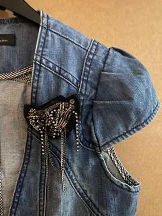 Chaleco vaquero XS con detalles plateados