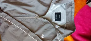 Chaqueta cortavientos Bershka gris Talla XS