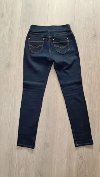 Pantalón vaquero pitillo oscuro