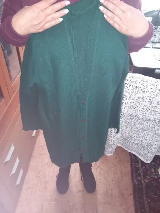 Chaqueta verde de punto.