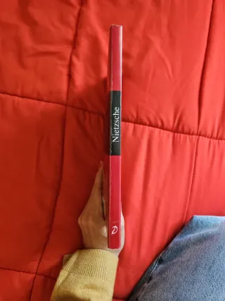 Libro de Nietzsche ed. Diálogo. 2° bachillerato