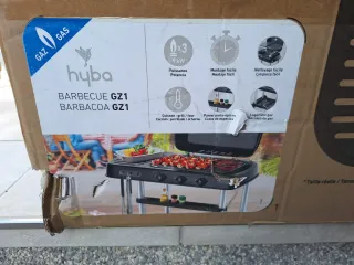Barbecue a gas nuova, ancora nella sua confezione originale.