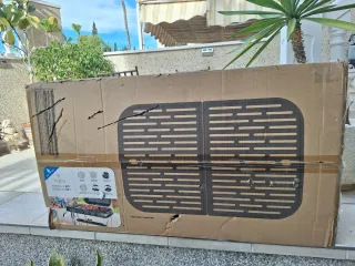 Barbecue a gas nuova, ancora nella sua confezione originale.