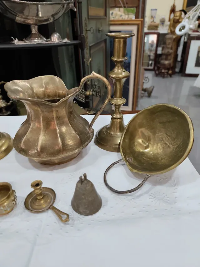 Conjunto de piezas de bronce para decorar