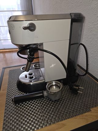 Cafetera Delonghi Dedica Blanca