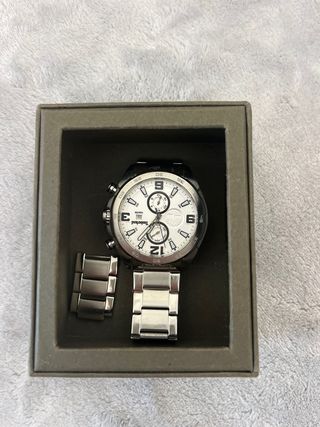 Reloj Timberland Plata y Blanco