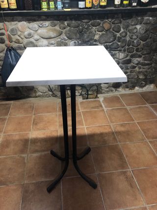 Tavolo alto da bar in marmo e metallo