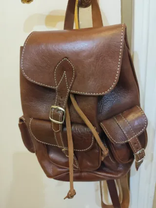 Mochila de cuero marrón