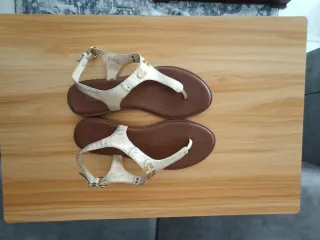 Sandalias Michael Kors Doradas y Marrones