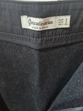 Falda mini cuero negro volante Stradivarius