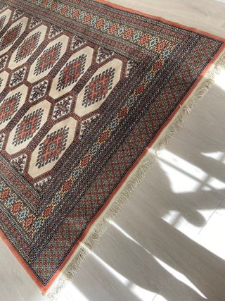 Alfombra vintage con diseño tradicional