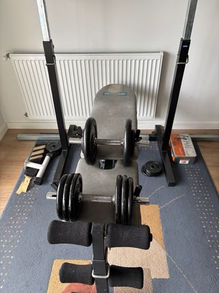 Banco de pesas y mancuernas con polea par dorsales