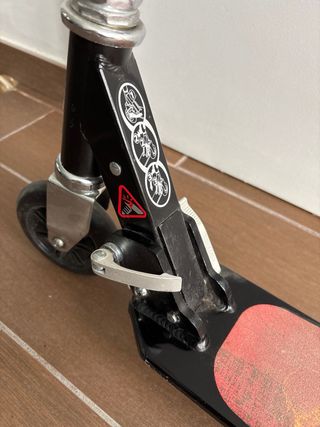 2 Patinetes  1 Oxelo T5  1 Oxelo para principiante