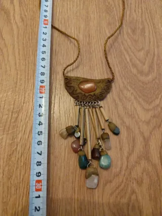 Collar artesanal con piedras naturales