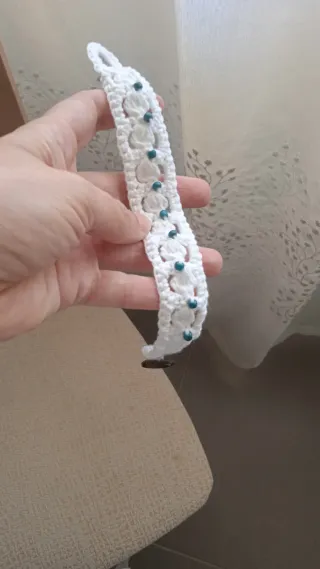 Pulsera crochet blanca con abalorios