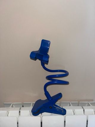 Soporte móvil con pinza