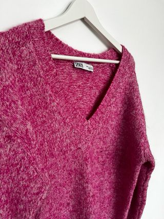 Jersey Zara oversize cuello pico rosa