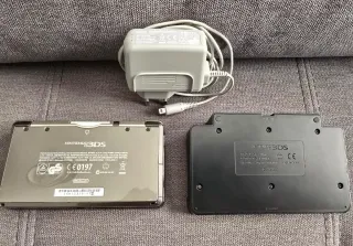 Nintendo 3DS Negra + Cargador y Base Original