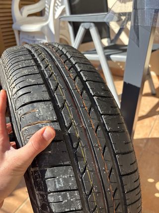 Neumatico Bridgestone 185/65R15 88T Peugeot 208