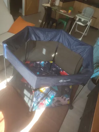 Parque infantil plegable marca lionelo.