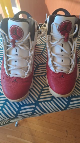 Zapatillas Jordan Rojas y Blancas