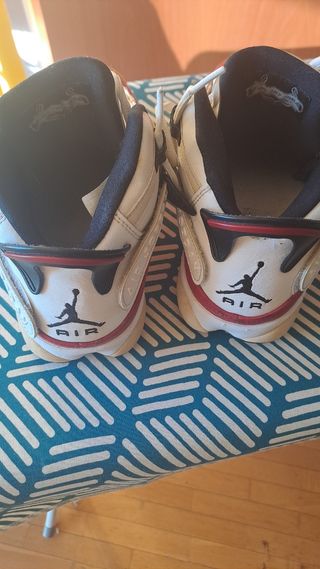 Zapatillas Jordan Rojas y Blancas